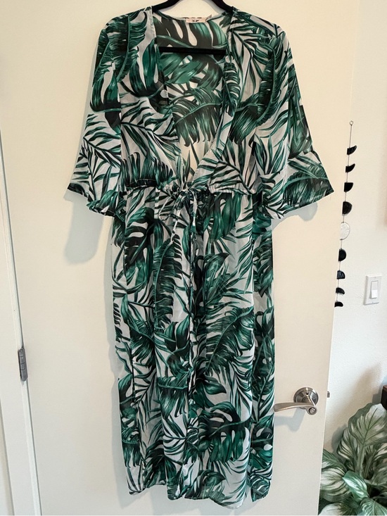 Francesca's Collections Other - Francesca’s Mi Ami kimono swim cover up palm